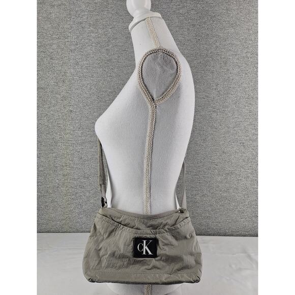 CALVIN KLEIN WOMEN'S GRAY CITY NYLON SHOULDER CROSSBODY BAG LIGHT 10"L x 5"H - Picture 2 of 16